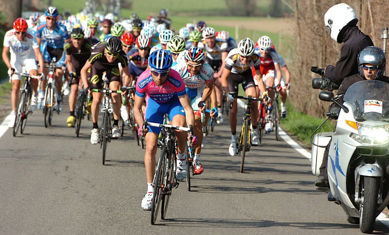 Rechts Pieter Serry; erachter uitzakkend Tim Foto Steephill.Tv