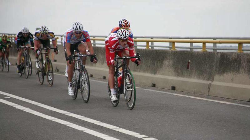 Op één van de bruggen in het Delta-gebied