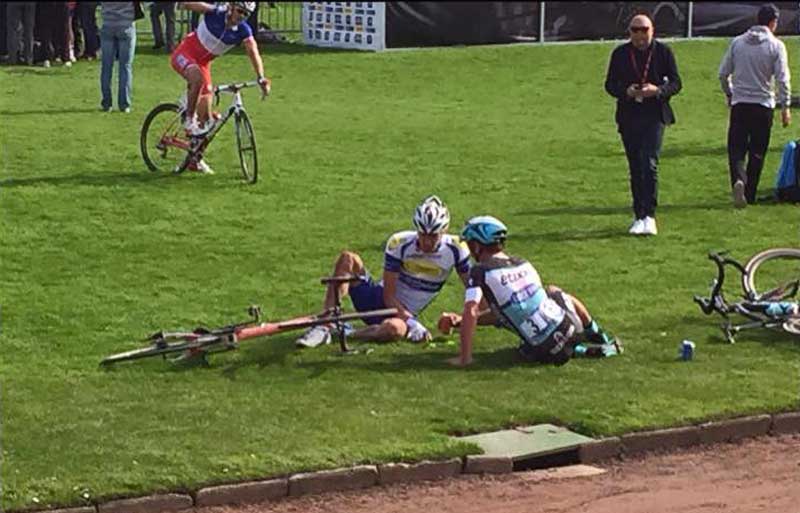 met Yves op het grasveld zoals bij de beloften